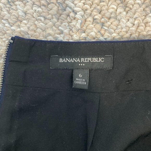 Banana Republic Navy Pencil Skirt - Size 6 - Picture 3 of 3